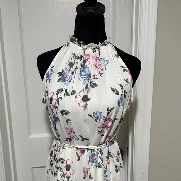 💜Floral Halter Neck Dress💜 - Picture 2 of 9